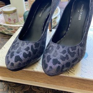 Donald J Pliner Cheetah metallic print